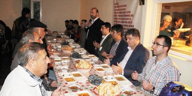 Çemişgezek Kaymakamlığı Cemevinde Muharrem İftarı Verdi