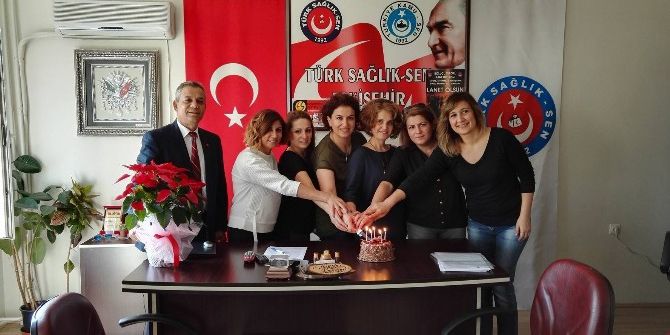 Yüksek Lisanslarını Tamamlayan Üyelerden Sağlık-sen’e Ziyaret