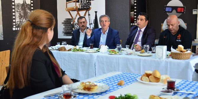 Başkan Çetin Eğitimcilerle Bir Araya Geldi