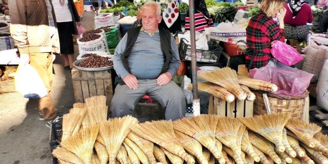 50 Yıllık El Süpürgecisi Teknolojiye Direniyor