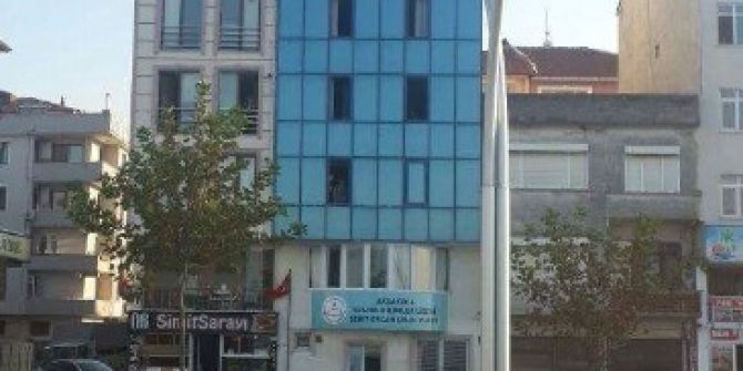 Kaymakam Özer Yurda El Attı