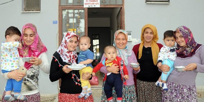 15 Temmuz Şehitleri Apartmanı’nda Aşure Etkinliği