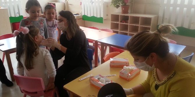 Minik Öğrencilere Diş Muayenesi Yapılacak