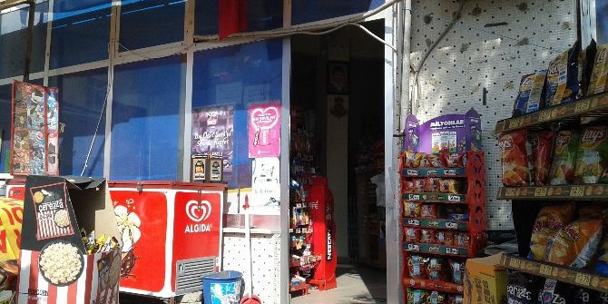 Her Yolu Denediler, Bakkalı Soyamadılar