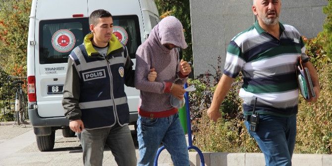 Çaldığı Malzemeleri Satmak İsterken Yakalandı