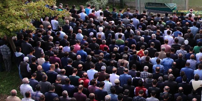 Yağ Aldırıp Hayatını Kaybeden Genç Kadın Son Yolculuğuna Uğurlandı