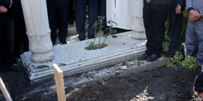 Cumhurbaşkanı Erdoğan, Kemal Unakıtan’ın Kabri Başında Kur’an Okudu