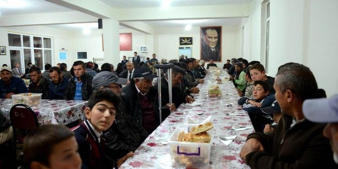 Vali Özefe, Damal’da Muharrem İftarına Katıldı