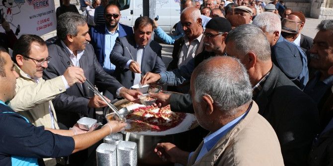 Aksaray’da 15 Temmuz Şehitleri Anısına Aşure Dağıtıldı