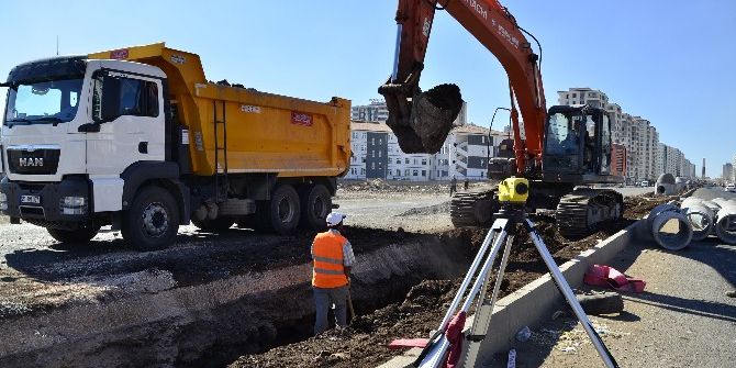 Diyarbakır’a 15 Kilometre Yağmur Suyu Ve Kanalizasyon Şebekesi Döşeniyor