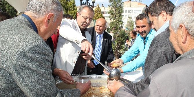 Tokat’ta 3 Bin Kişiye Aşure İkramı