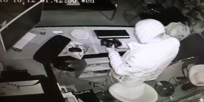 Maskeli Hırsız Kasayı Boşalttı