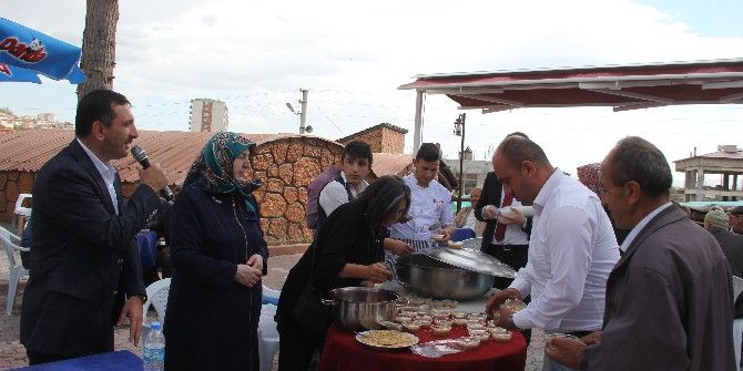 Kavak’ta Bin Kişilik Aşure Dağıtıldı