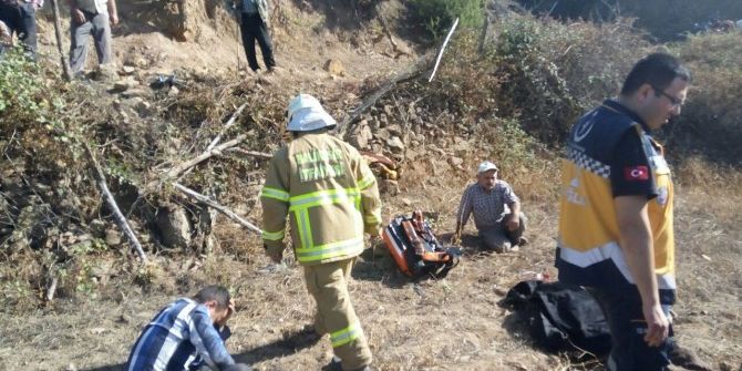 Devrilen Traktörün Altında Kalan Sürücü Hayatını Kaybetti