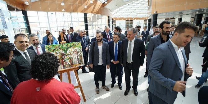 Dizi Oyuncuları Sanat Galerisi Ve Sanat Sokağını Gezdi