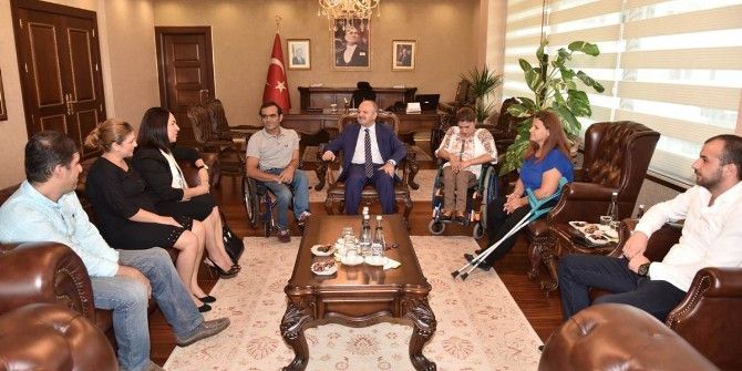 Vali Özdemir Çakacak’tan Engelli Sporculara Tam Destek