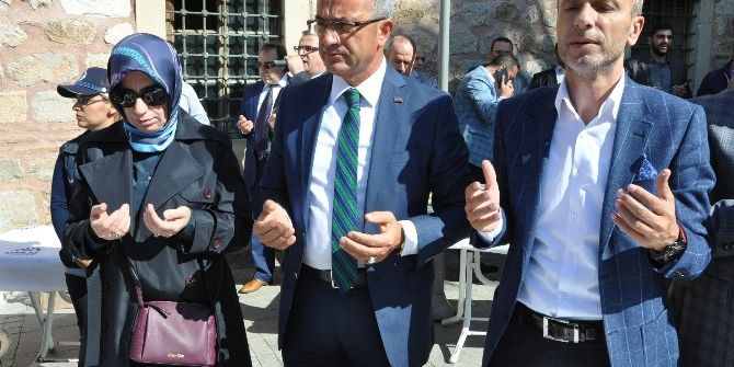 Başkan Köşker, Binlerce Gebzeliye Aşure Dağıttı