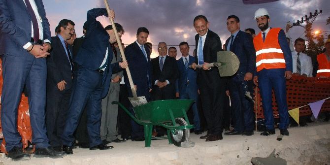 Bakan Özhaseki, 1 Milyon 500 Bin Metrekare Alanda 4 Bin 500 Konutun Startını Verdi