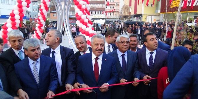 Bakan Arslan, Sarıkamış’ta ‘Demokrasi Meydanı’nın Açılışını Yaptı