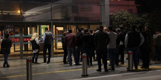 Gece Yarısı İphone 7 Kuyruğu
