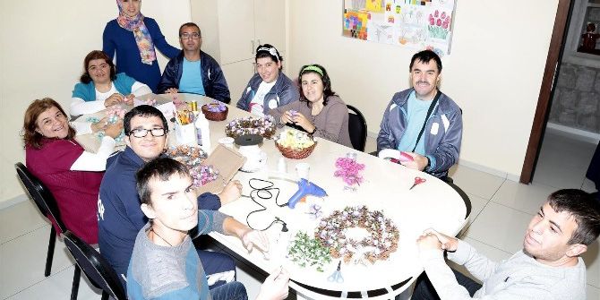 Özel İnsanlar El Becerilerini Geliştiriyor