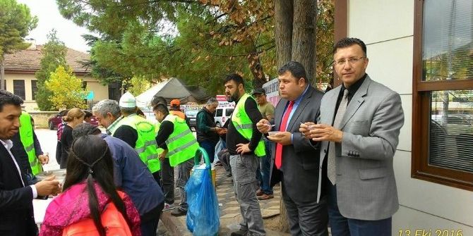 Osmanelililere Hizmet Derneği’nden Geleneksel Aşure Dağıtımı