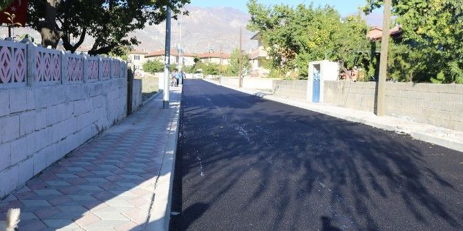 İzzet Paşa Mahallesinde Asfalt Ve Kaldırım Çalışmaları