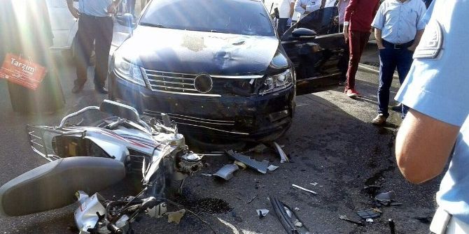 Otomobil İle Motosiklet Çarpıştı