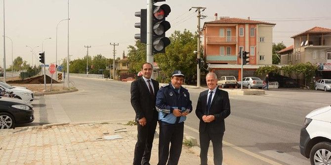 Başkan Acar, Trafik Işığı Monte Edilen Kavşakta İncelemelerde Bulundu