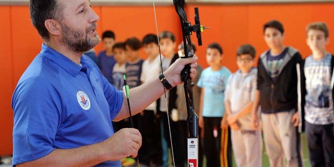 Çocuklar Okçuluk Sporuyla Stres Atıyor