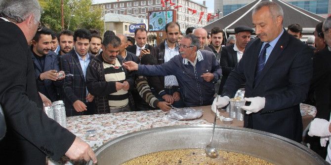 Erzurum’da Erenler Alevi Ve Bektaşi Derneği’nce Aşure Dağıtıldı