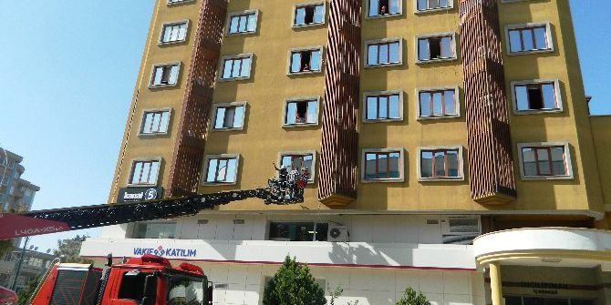 İş Merkezinde Uyuyakalan Genç İtfaiye Ekiplerini Seferber Etti