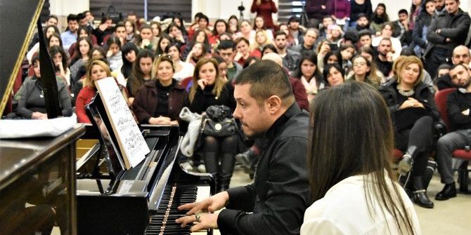 Genç Yeteneklerin Piyano Performansı