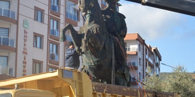 Orhan Gazi Heykeli Taşındı
