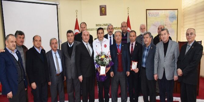Şampiyon Boksör İl Genel Meclis Tarafından Ödüllendirildi