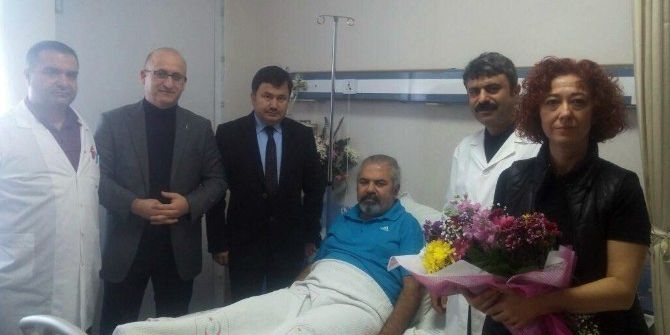 Ak Parti İlçe Yönetimi Saldırıya Uğrayan Doktoru Ziyaret Etti