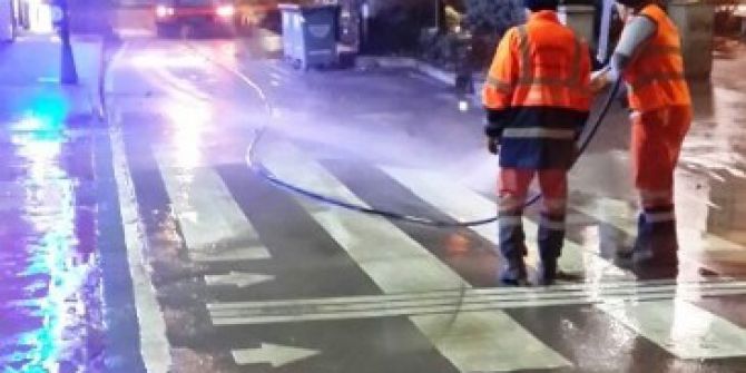 İzmit Belediyesi, Cadde Ve Sokakları Gece Gündüz Temizliyor