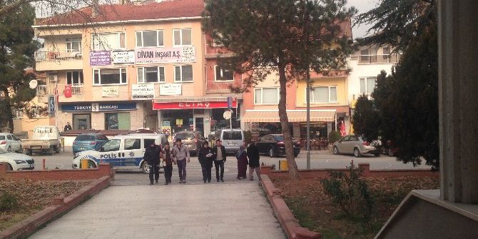 Noterde Sahte Evrakla Araç Satmaya Çalışan 2 Kişi Yakalandı