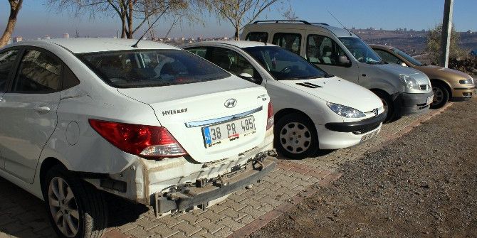 Freni Boşalan Halk Otobüsü, 6 Otomobile Çarparak Durabildi