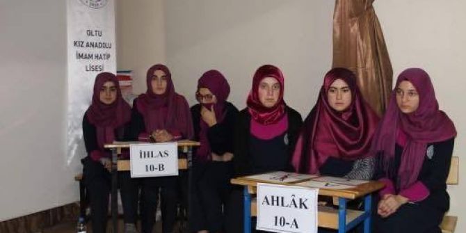 Oltu Kız Anadolu İmam Hatip Lisesi’nde Temel Dini Bilgiler Yarışması Düzenlendi