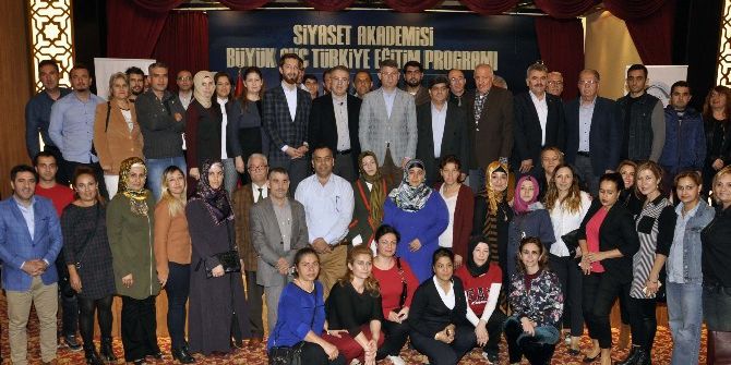 Siyaset Akademisi’nde Dersler Bitti