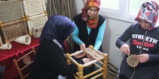 Rize’de Sepet Örücülüğü Kursu İlgi Görüyor