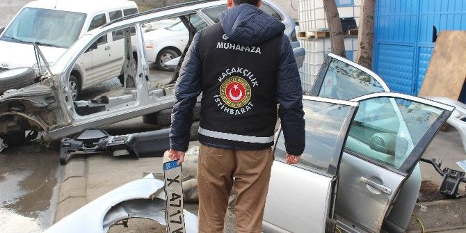 Gümrük Muhafaza Ekipleri Parçalanmış 3 Yabancı Plakalı Lüks Araç Ele Geçirdi