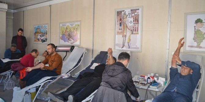 Gençli Vatandaşlardan Kan Bağışına Yoğun İlgi