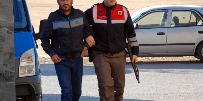 Şakalaştığı İki Arkadaşını Bıçaklayarak Komaya Soktu