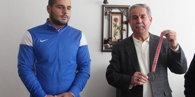 Boksör Aziz Mutlu’nun Hedefi Türkiye Şampiyonluğu