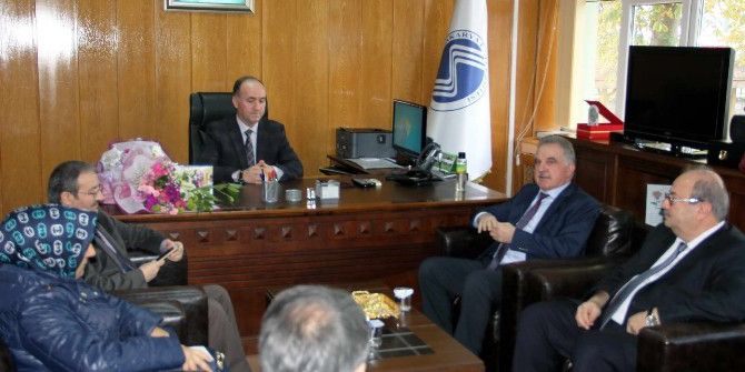 Saü İlahiyat Fakültesi’nde Dekanlık Devir Teslim Töreni Yapıldı