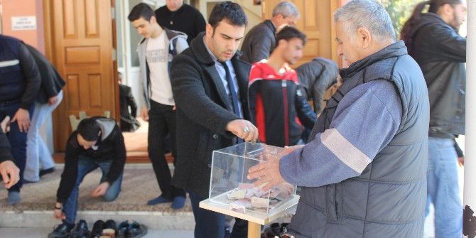 Cuma Namazı Sonrası Halep’teki Savaş Mağdurları İçin Yardım Toplandı