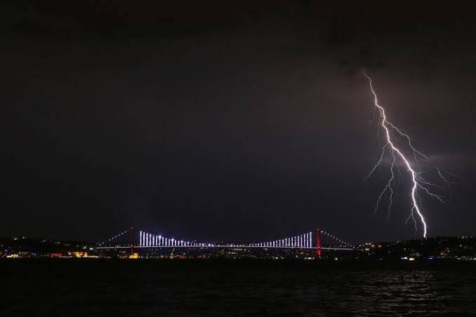 İstanbul’da şimşekler geceyi gündüze çevirdi | Galeri 2