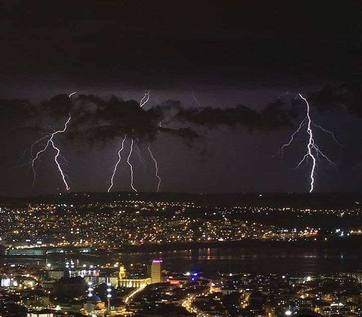 İstanbul’da şimşekler geceyi gündüze çevirdi | Galeri 9